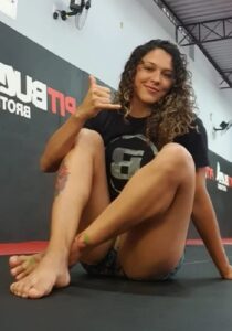 Alejandra Lara MMA training